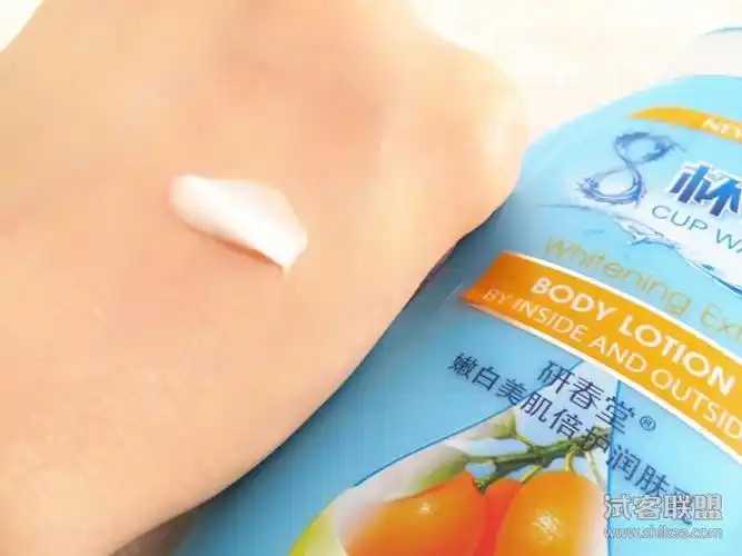 美容液应该拍打还是涂抹好