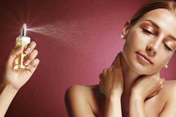 香水喷在哪里最好?这7个位置让你持久留香 香水喷在哪里最好?这7个位置让你持久留香