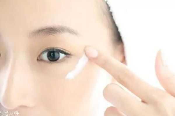 隔离在防晒霜前还是后使用？防晒和隔离的正确顺序