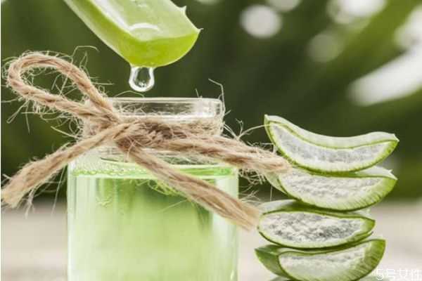 新鲜的芦荟汁可以直接涂抹在脸上吗？芦荟汁直接涂脸吗