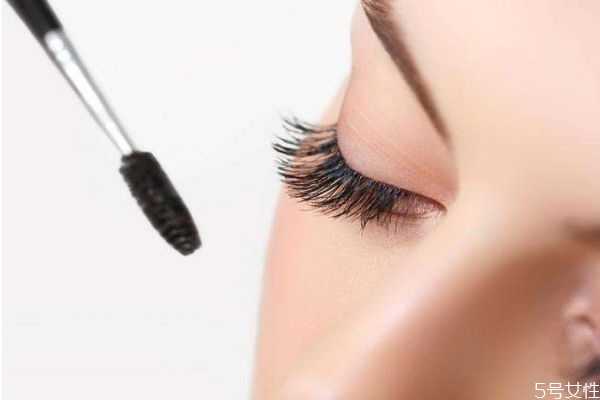 可以不夹睫毛就涂睫毛膏吗?睫毛短如何涂睫毛膏 可以不夹睫毛就涂睫毛膏吗?睫毛短如何涂睫毛膏