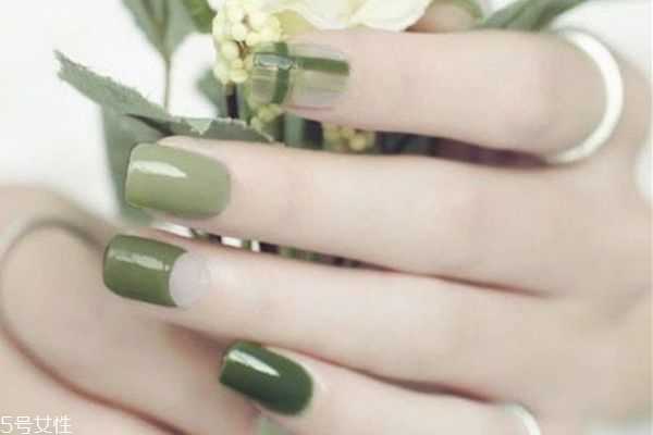 纯色跳色美甲图片 显手白跳色美甲