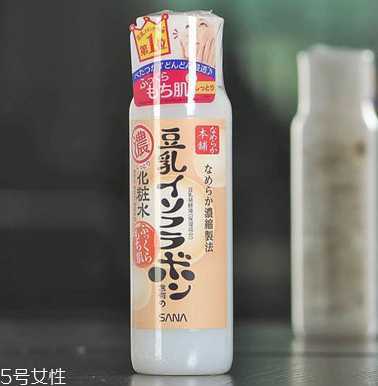 干性皮肤适合什么爽肤水?干性皮肤的成因 干性皮肤适合什么爽肤水?干性皮肤的成因