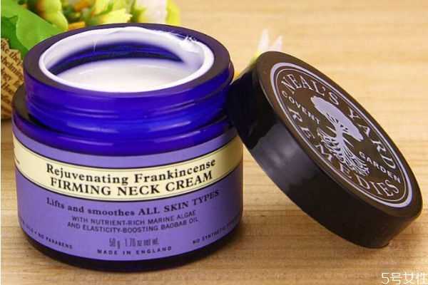 面部乳液可以当颈霜吗?用身体乳代替颈霜的危害 面部乳液可以当颈霜吗?用身体乳代替颈霜的危害