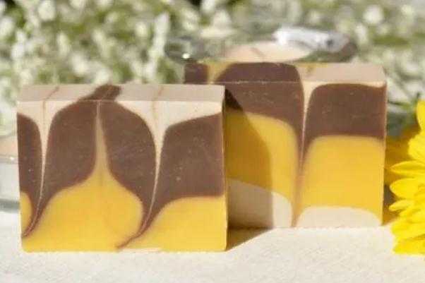 用手工皂洗脸毛孔会变大吗