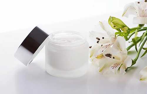 cc霜涂上会觉得油腻吗