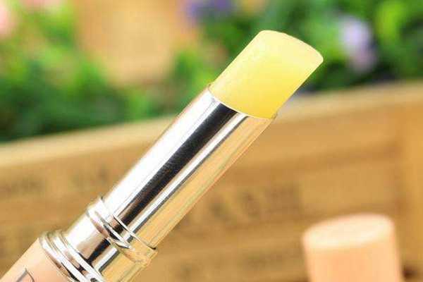 润唇膏能每天涂吗 润唇膏能每天涂吗