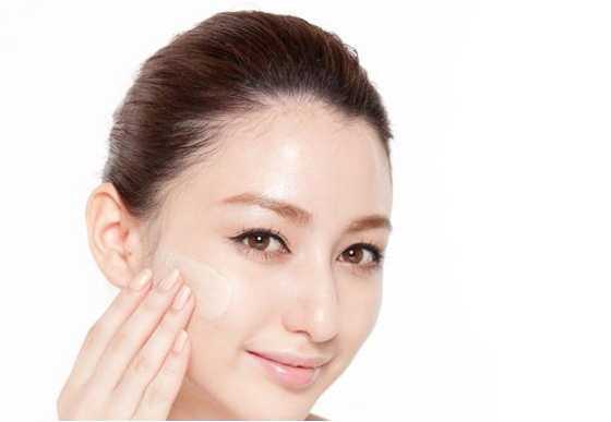 只涂bb霜不定妆可以吗 气垫bb和bb霜哪个更持久