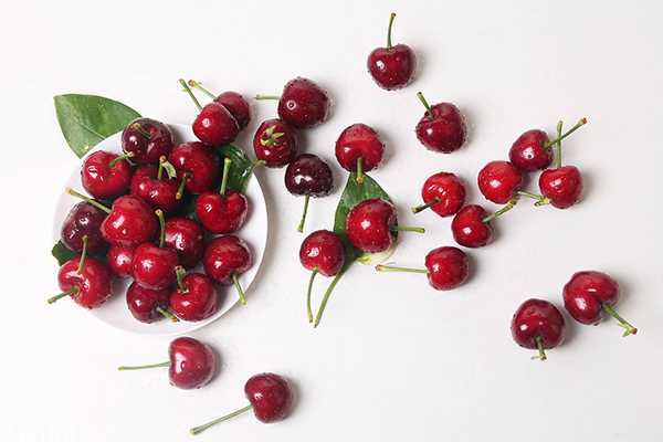 吃樱桃的好处有哪些 吃樱桃的好处有哪些