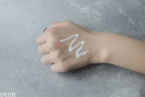 安耐晒aqua booster是什么意思 安耐晒aqua booster