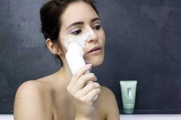 去角质洗面奶的作用 去角质洗面奶的作用