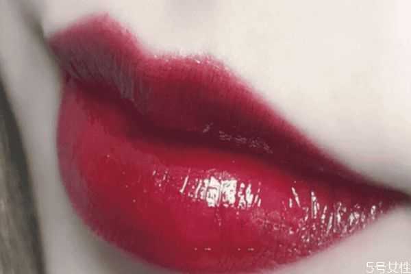 冷皮适合什么颜色口红？适合冷白皮的口红颜色