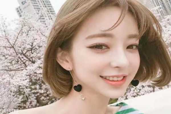 戴美瞳眼睛疼怎么办？新手第一次怎么戴美瞳