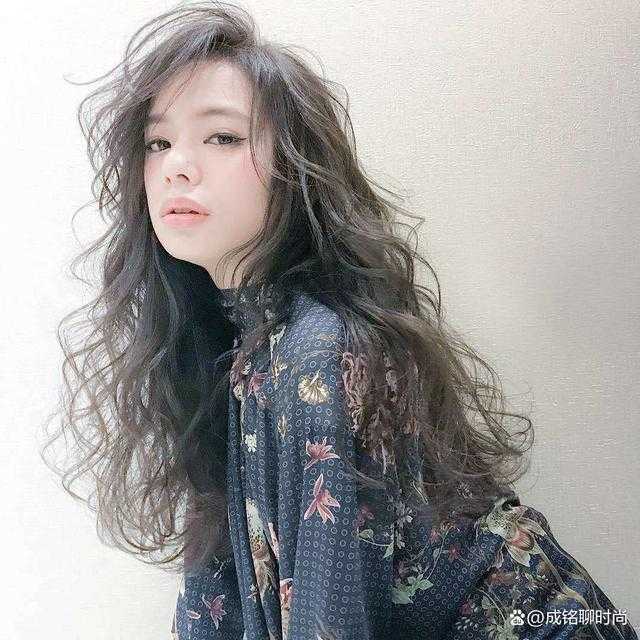 长脸女生适合什么样的刘海发型