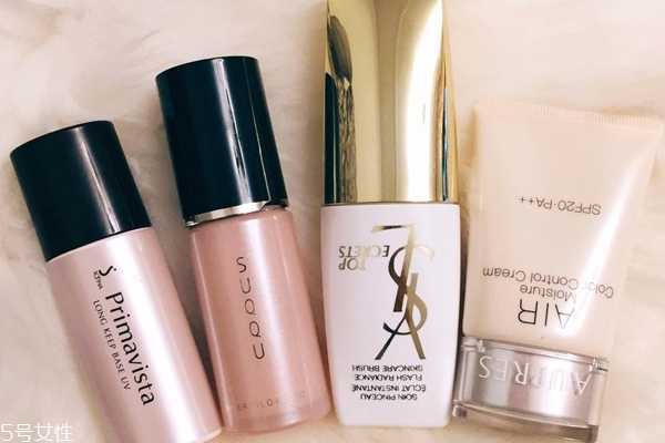 脸干化妆浮粉怎么办