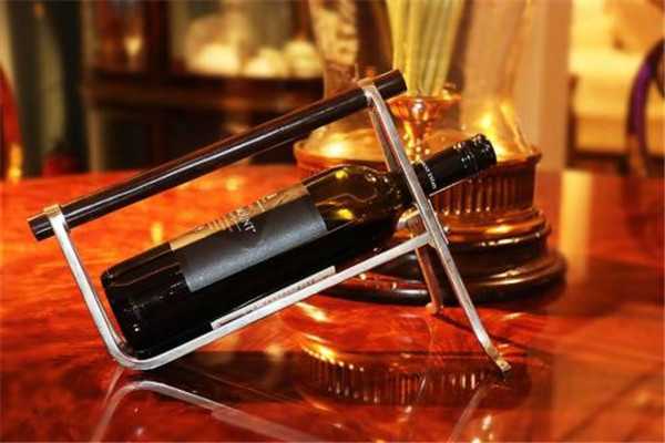 红酒可以洗脸吗 红酒可以洗脸吗