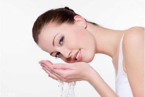 生活中如何控油祛痘