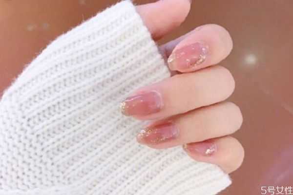 秋冬美甲选什么颜色？美甲选颜色有什么技巧