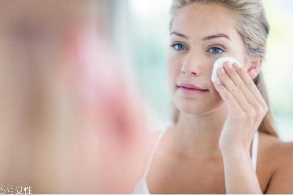 气垫容易浮粉怎么办？如何保持一整天不脱妆