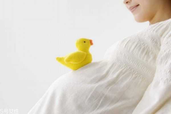 孕妇如何补水 孕妇脸干补水小秘诀