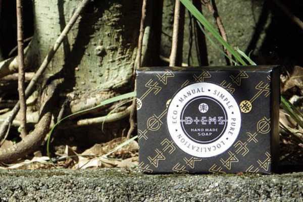 手工皂洗脸好还是洗面奶好 手工皂洗脸好还是洗面奶好