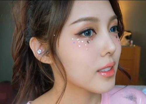 肿泡眼适合亮片妆吗?肿泡眼贴亮片用什么贴好 肿泡眼适合亮片妆吗?肿泡眼贴亮片用什么贴好