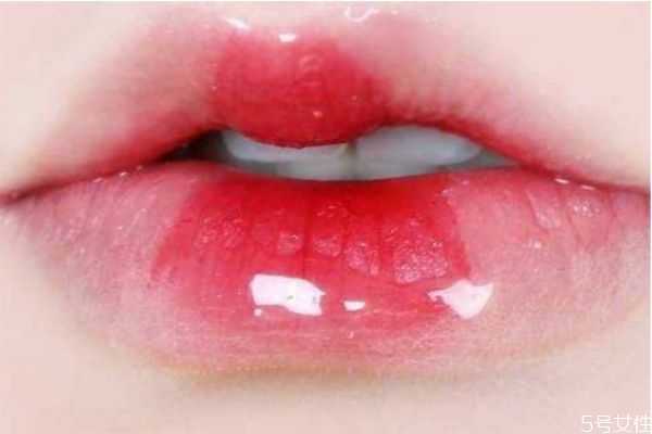 唇釉很难卸怎么办?卸唇妆是上下擦还是左右擦 唇釉很难卸怎么办?卸唇妆是上下擦还是左右擦