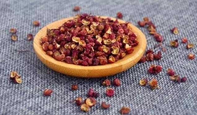 花椒壳卡在喉咙上怎么办 花椒壳卡在喉咙上怎么办