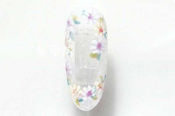 花朵美甲怎么做?小清新美甲教程图解 花朵美甲怎么做?小清新美甲教程图解