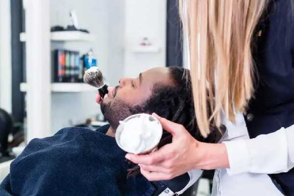 刮胡子前用热毛巾敷会好刮点吗 刮胡子前用热毛巾敷会好刮点吗