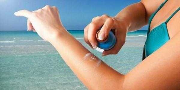 防晒喷雾喷脸的正确方法 防晒喷雾喷脸的正确方法