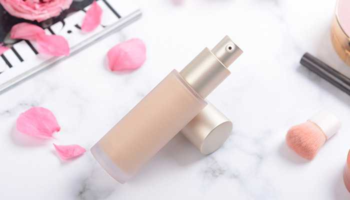 粉底总是不服帖怎么解决