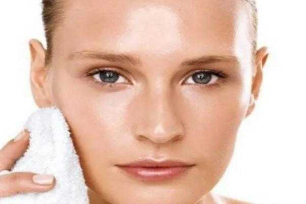 皮肤出油有臭味 皮肤出油有小颗粒