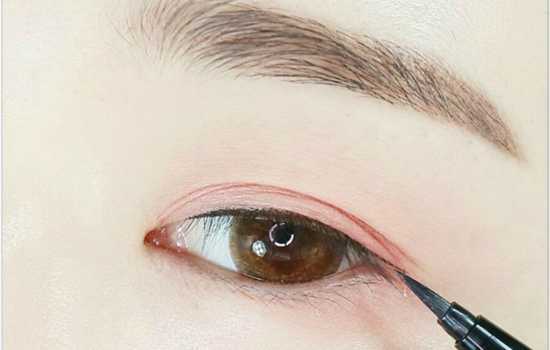 西柚色眼影怎么画图解 韩国西柚色眼妆画法教程