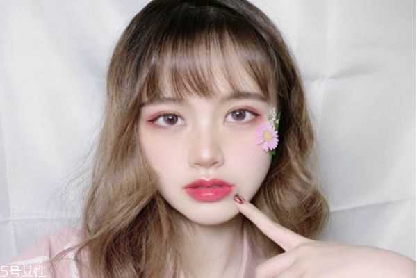 先画眼妆还是先戴美瞳？先戴美瞳还是先化眼妆