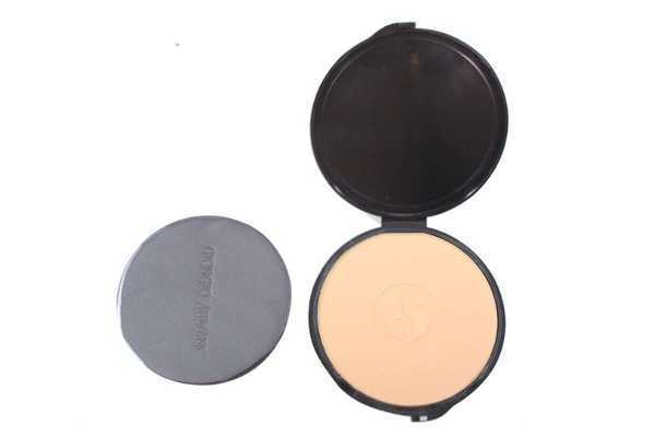 涂了粉底液还要用粉饼吗 涂了粉底液还要用粉饼吗