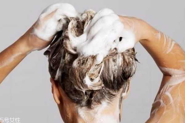 游泳后头发发木怎么办 5个方法令头发柔顺不打结