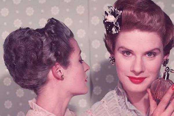 香水喷在哪里最好?这7个位置让你持久留香 香水喷在哪里最好?这7个位置让你持久留香