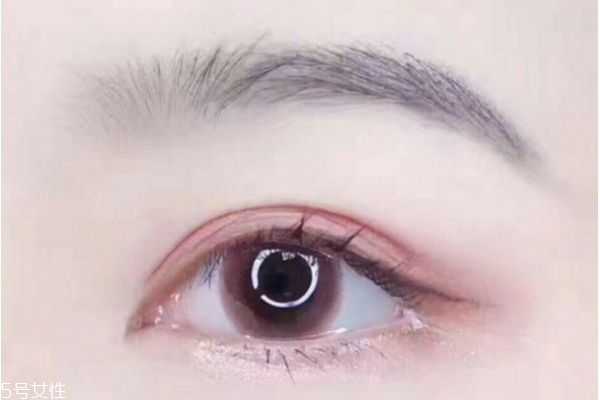 美瞳戴什么颜色好看 最流行的美瞳颜色