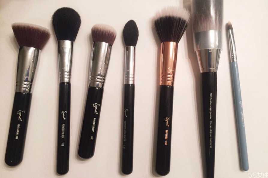 粉扑清洁剂可以洗刷子吗