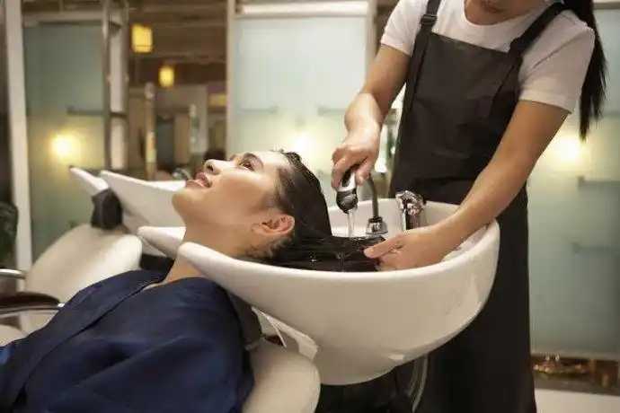 弹力素和定型喷雾哪个效果好