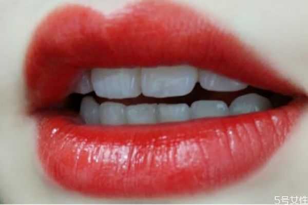 唇釉可以一直横着放吗?唇釉竖着放还是横着放 唇釉可以一直横着放吗?唇釉竖着放还是横着放