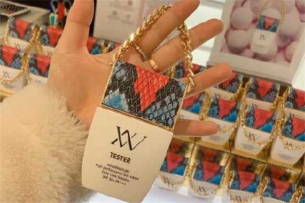 vn铂金包防晒霜真假对比方法