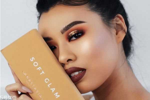 细闪眼影盘有哪些？好看的细闪眼影