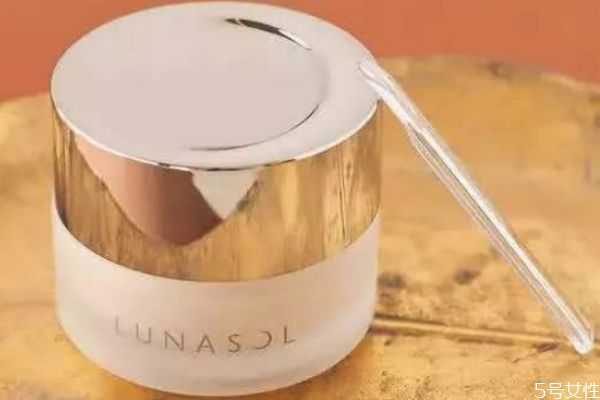 lunasol粉霜怎么样?lunasol粉霜适合肤质 lunasol粉霜怎么样?lunasol粉霜适合肤质