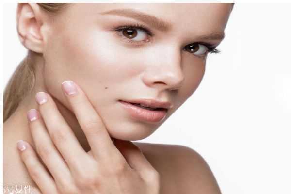 为什么脸上会长硬的包呢