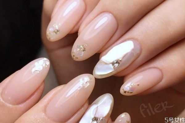 甲胶油能代替彩绘胶吗 甲胶油能代替彩绘胶吗