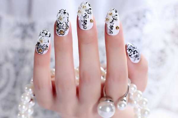 穿戴甲的胶水怎么卸掉 穿戴甲怎么卸