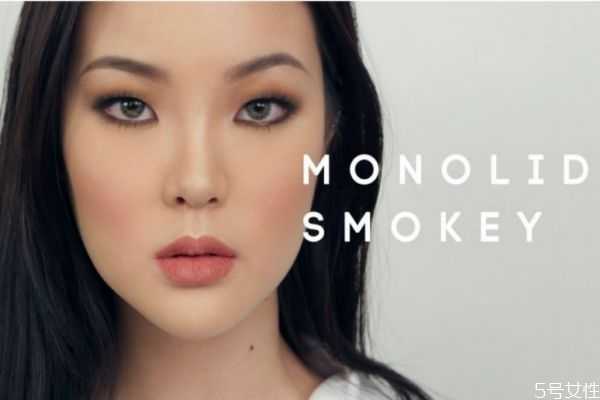 画烟熏妆需要什么化妆品和工具