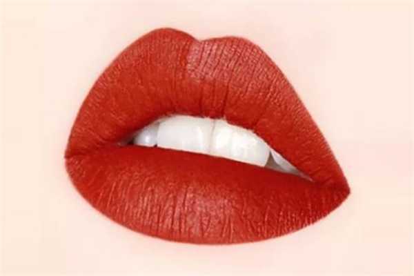 美宝莲接吻棒哪个颜色好看